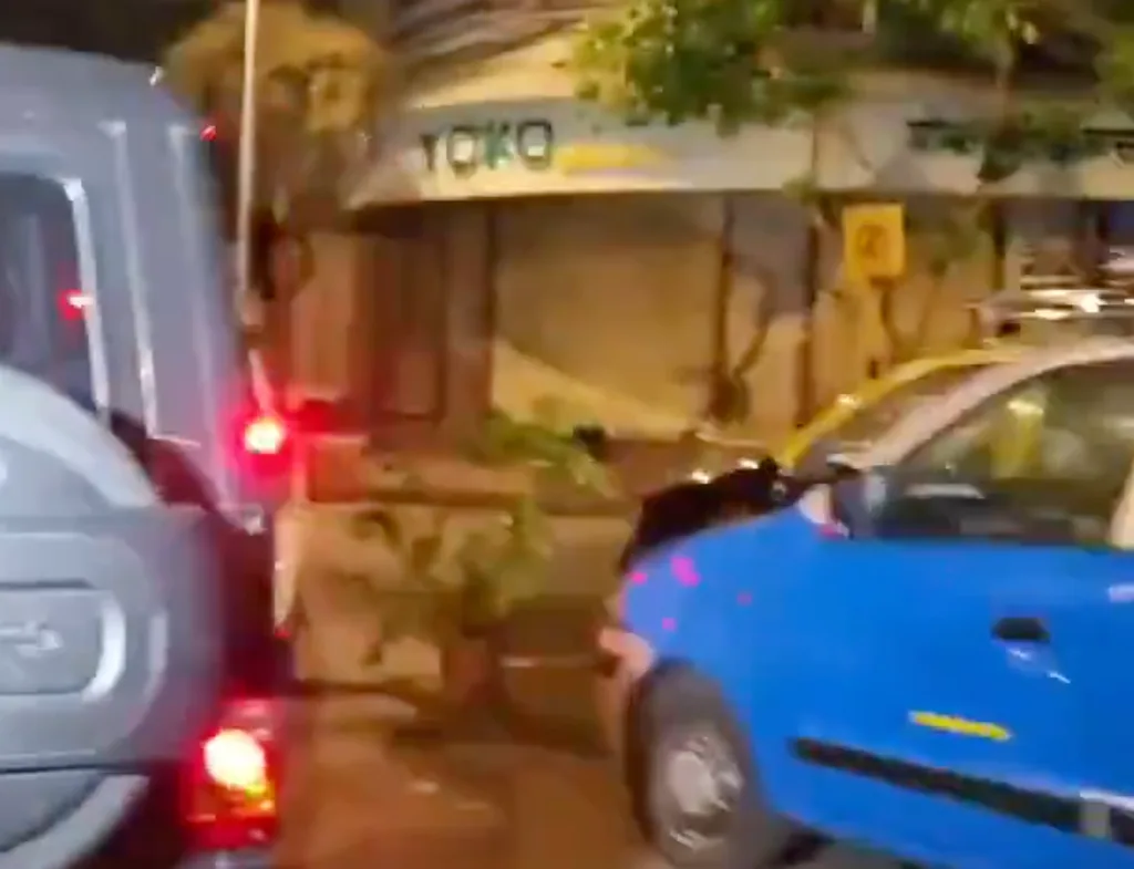Car license plate starting with MH01 shown in the viral video claiming Dhruv Rathee arrest